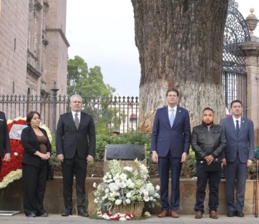 Encabeza Bedolla homenaje a víctimas de los atentados de 2008 en Morelia