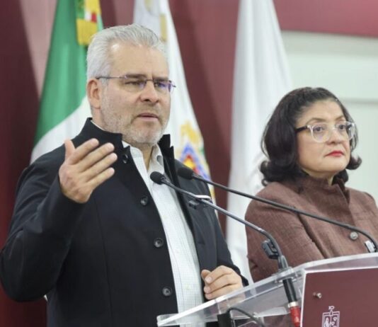 Regulará Michoacán el uso de celulares y dispositivos digitales en las escuelas: Bedolla