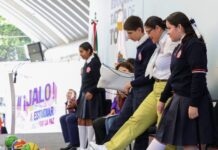 Comienza entrega de 200 mil pares de tenis del programa Jalo a Estudiar, Jalo por La Paz