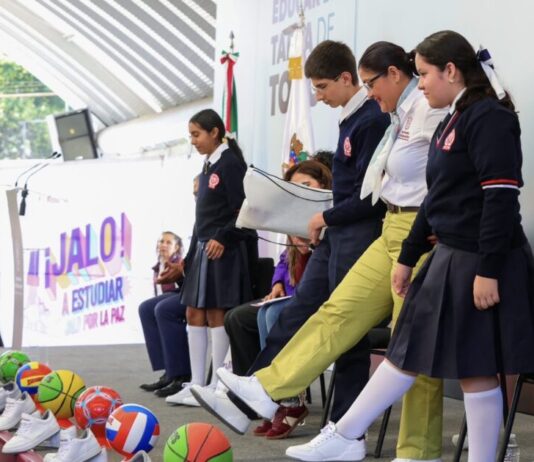 Comienza entrega de 200 mil pares de tenis del programa Jalo a Estudiar, Jalo por La Paz