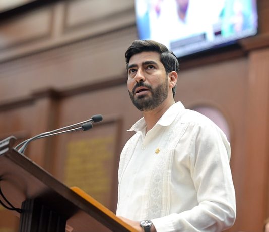 Poncho Chávez presenta iniciativa para que las leyes sean más claras, accesibles e incluyentes