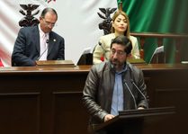 Abraham Espinoza presenta iniciativa para prohibir que niñas y niños viajen sin protección en motocicletas